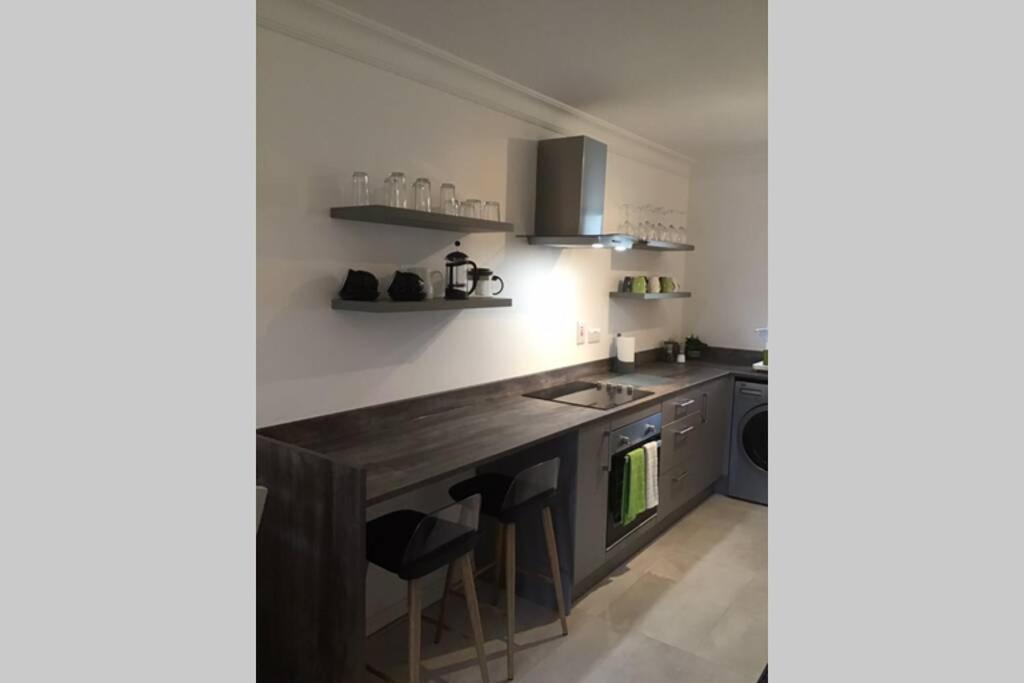 Waterfront Apartment Completely Refurbished Westport Bagian luar foto