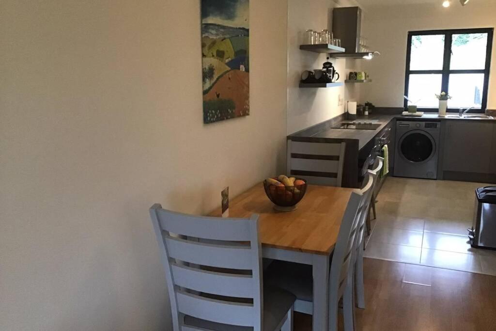 Waterfront Apartment Completely Refurbished Westport Bagian luar foto