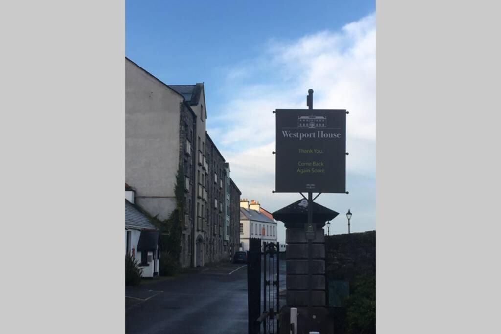 Waterfront Apartment Completely Refurbished Westport Bagian luar foto