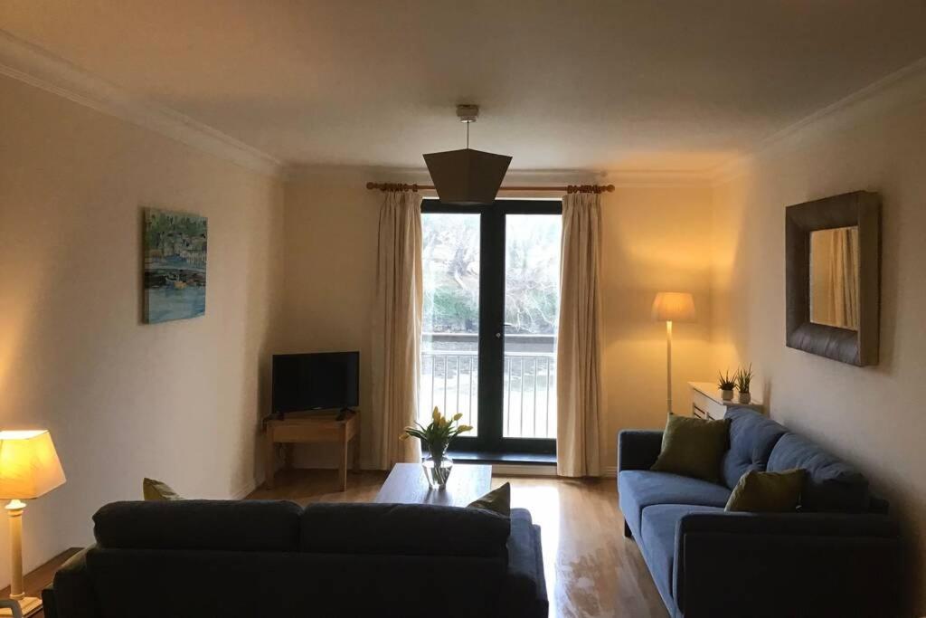 Waterfront Apartment Completely Refurbished Westport Bagian luar foto