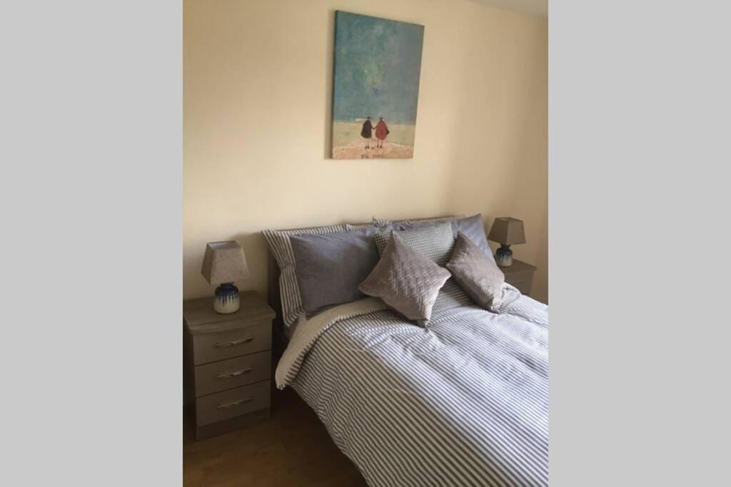 Waterfront Apartment Completely Refurbished Westport Bagian luar foto